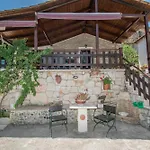 Gioia Traditional House Ferienhaus
