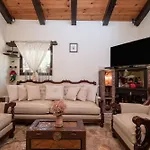 Gioia Traditional House Ferienhaus *