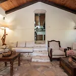 Gioia Traditional House Ferienhaus *