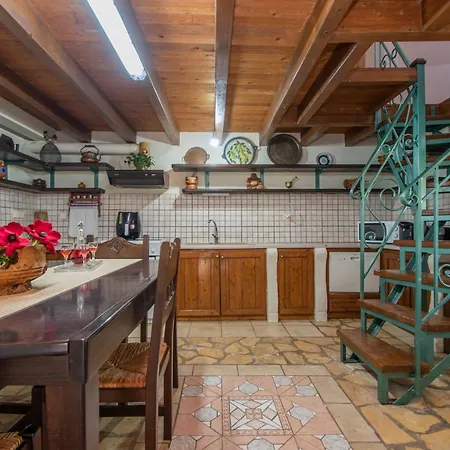 Holiday home Gioia Traditional House