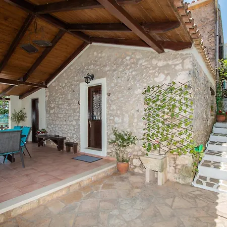 Gioia Traditional House