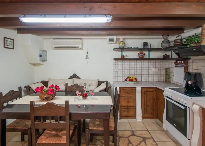 Gioia Traditional House Дом отдыха *